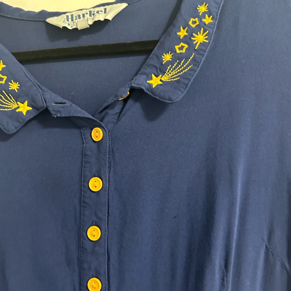 Cute blue dress with yellow stitching - Picture 3 of 3
